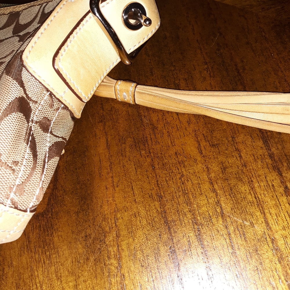 Coach purse - Picture 2 of 7